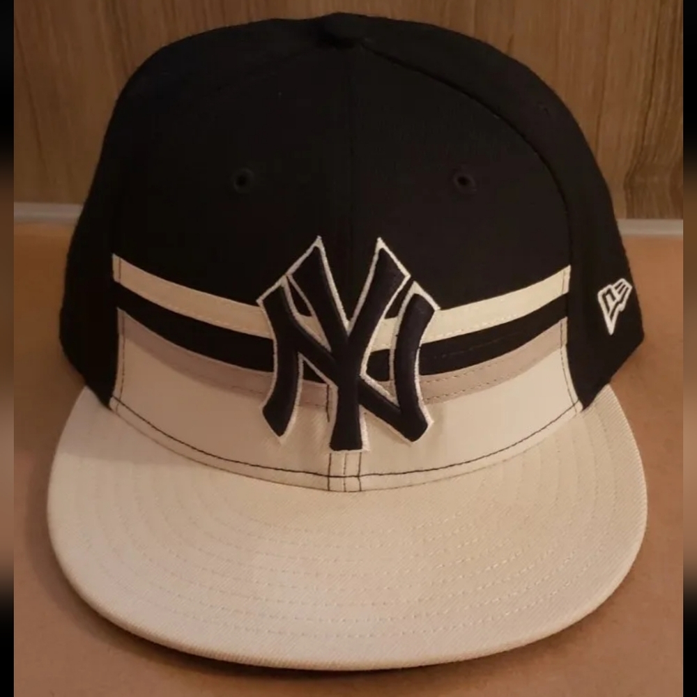 New Era New York Yankees Fitted Hat Cap Size 7 3/4 Brand New
